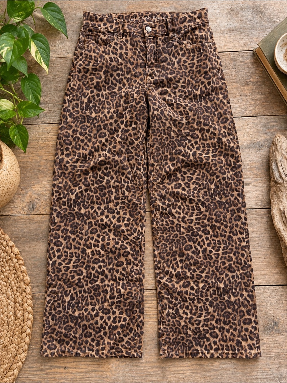 American Eagle Low Rise Wide Leg Leopard Jeans Size 6